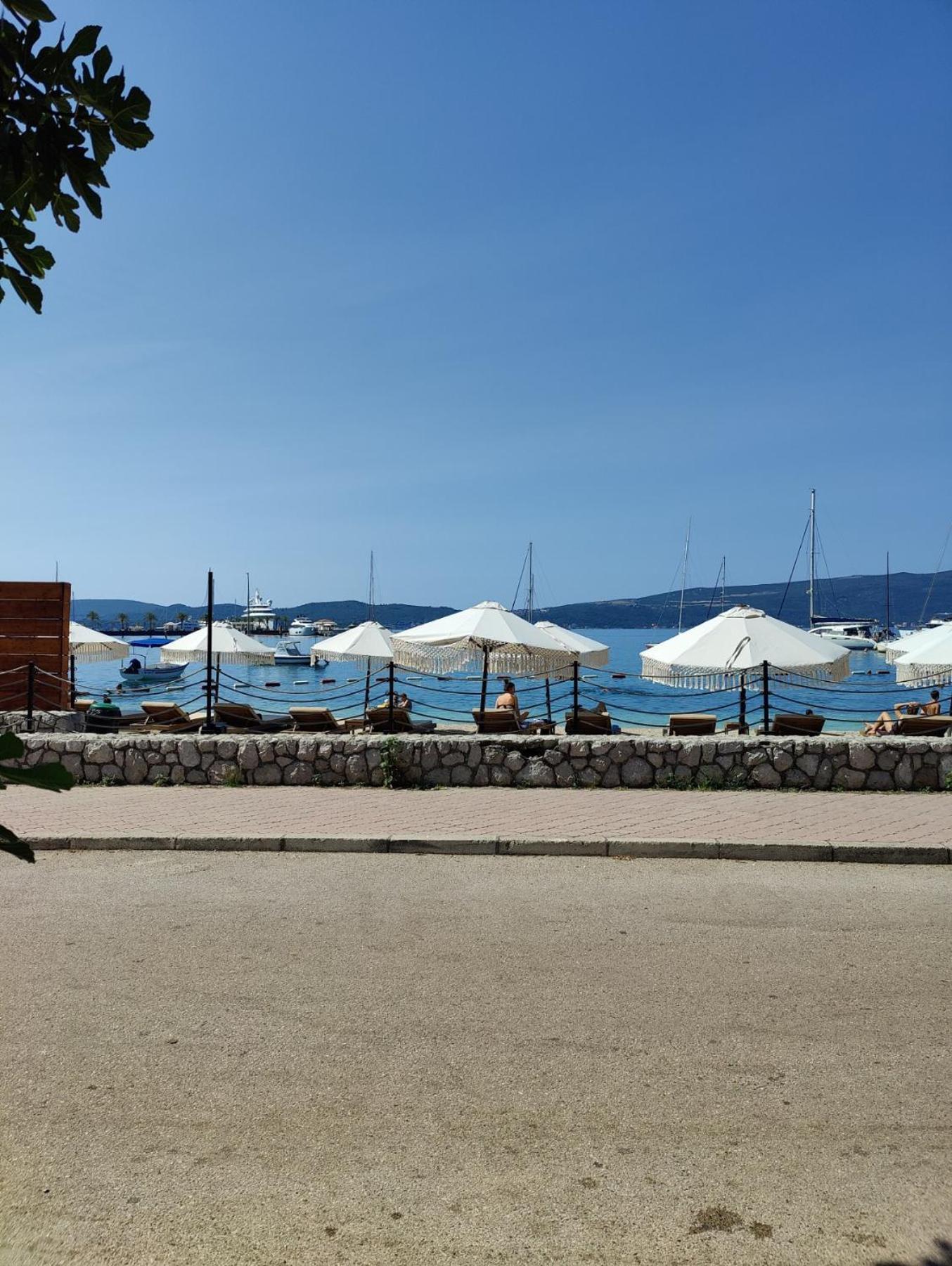 Miro Guesthouse Тиват Экстерьер фото