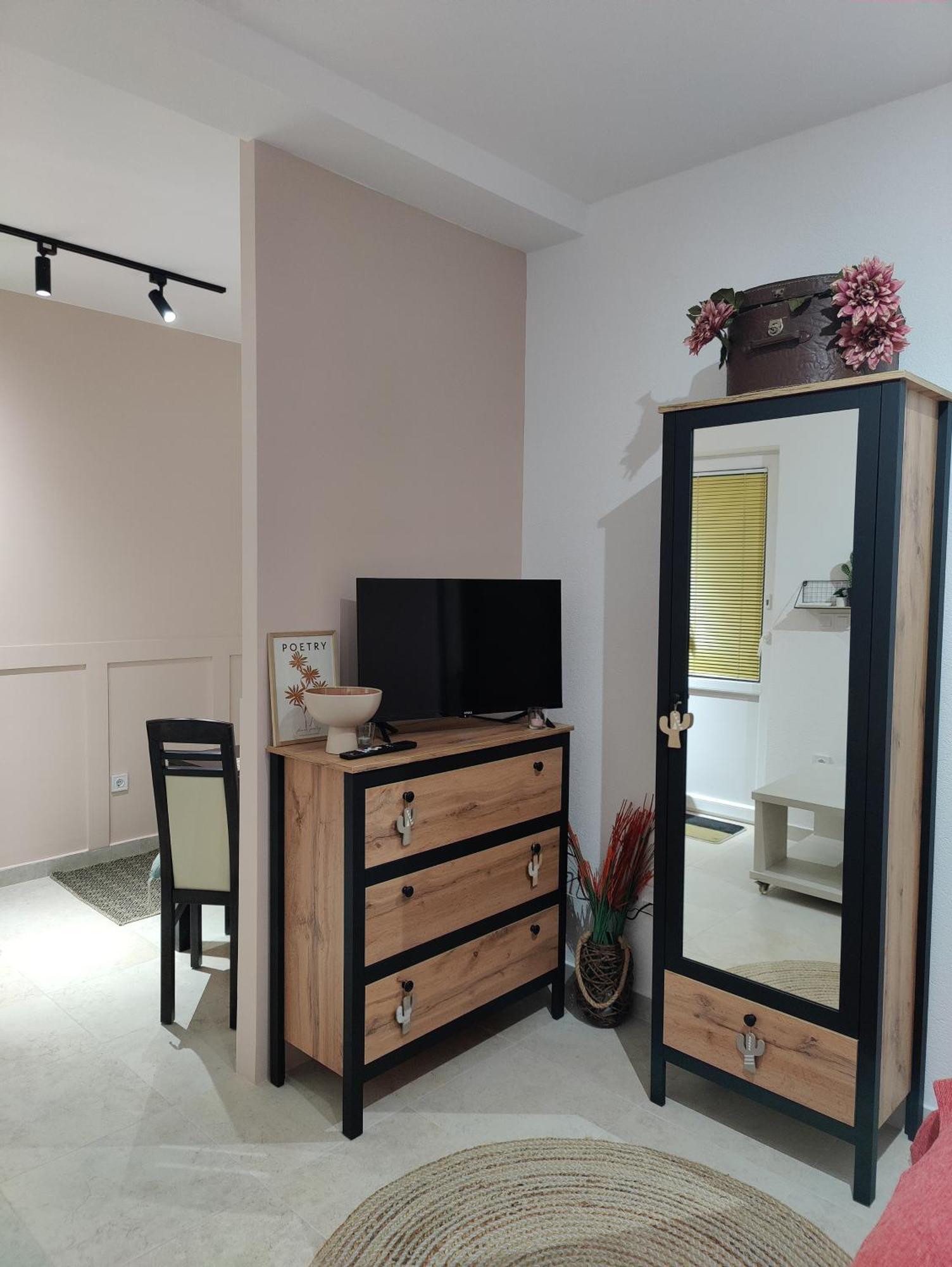 Miro Guesthouse Тиват Экстерьер фото
