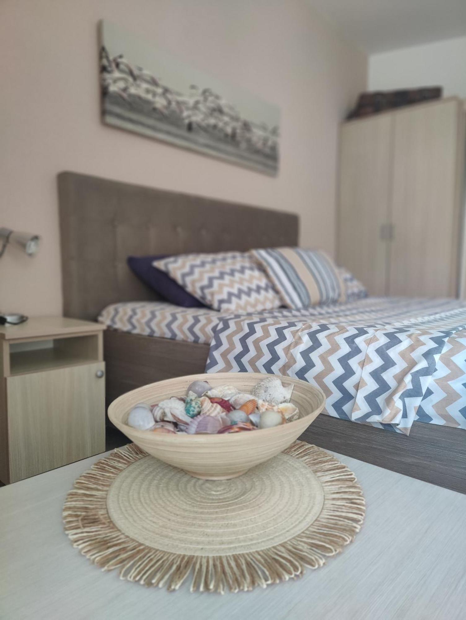 Miro Guesthouse Тиват Экстерьер фото